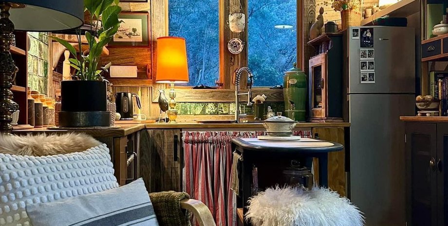 Дом в лесу, жилье, недвижимость в Австралии, пенсионерка построила хижину посреди природы, интересные истории