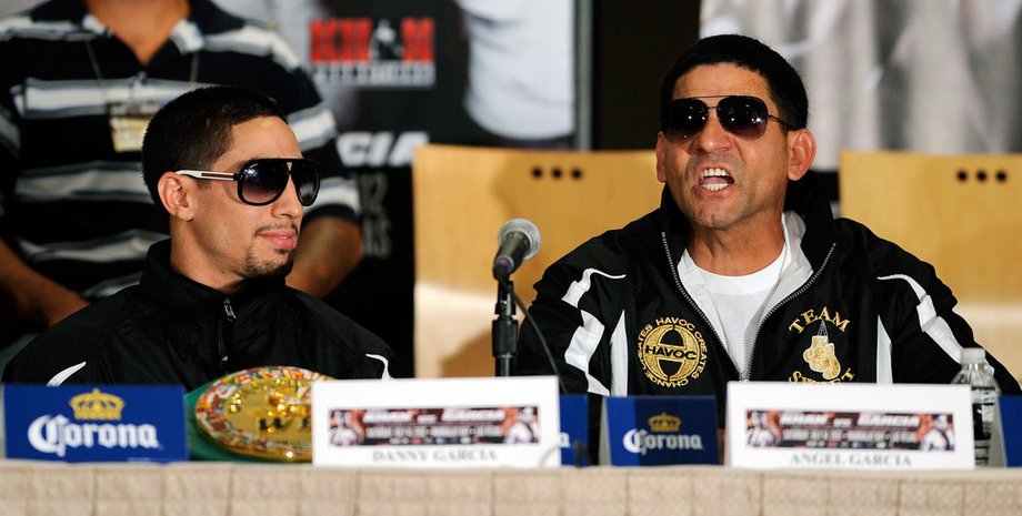 Теофимо Лопес-старший с сыном / Фото: boxingscene