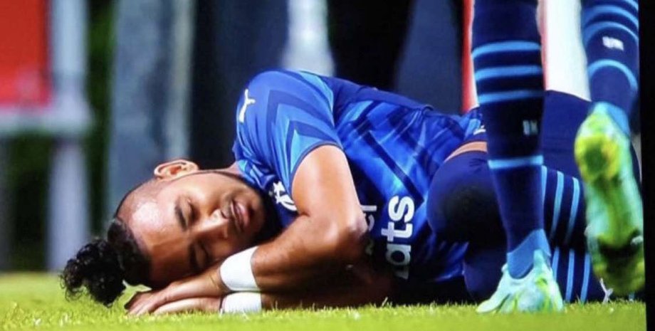 Димитри Пайет попали бутылкой в голову