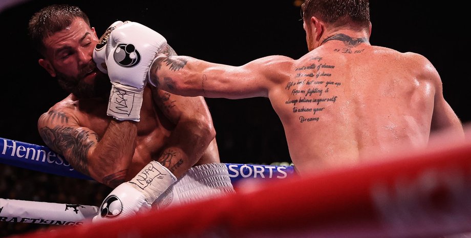 Сауль Канело Альварес выиграл у Калеба Планта