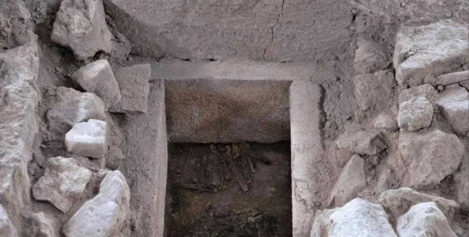 археологи, археологія, скринька, артефакти, знахідка, Мексика, Мехіко, жертвоприношення, храм, обсидіан, бог, ніж, розкопки