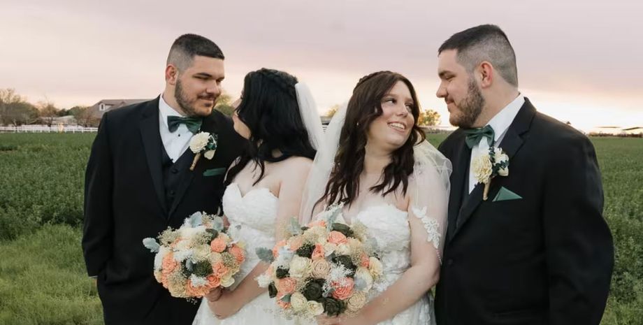 Ідентичні брати-близнюки побрались з близнючками, тепер пари вирушають у спільний медовий місяць