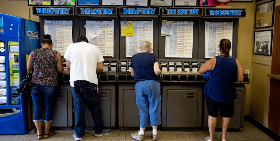 Лотерейный билет, магазин Лотерейный билет, магазин, второй раз выиграла в лотерею, лотерея, сорвала джекпот, спрятала билет, отправилась в отпуск