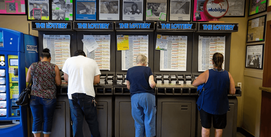Лотерейний білет, магазин, вдруге виграла в лотерею, лотерея, зірвала джекпот, сховала білет, вирушила у відпустку