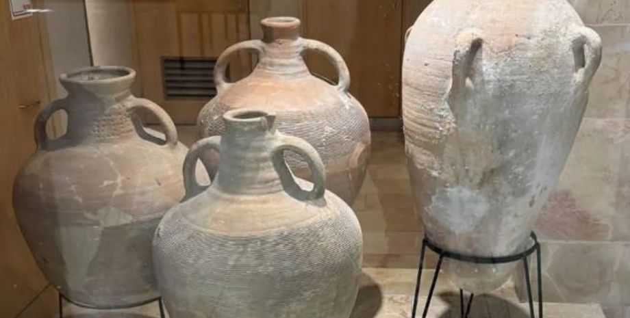 Мальчик разбил 3500-летний кувшин в израильском музее, разбитая реликвия, инцидент в музее, курьезы