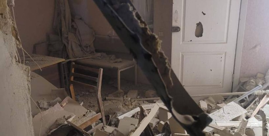 росіяни обстріляли пологовий будинок у Херсоні