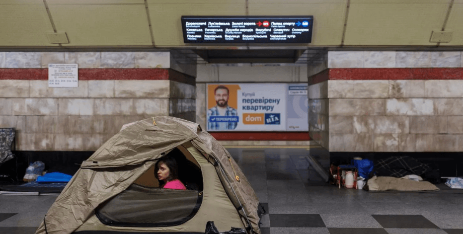 Палатки в метро