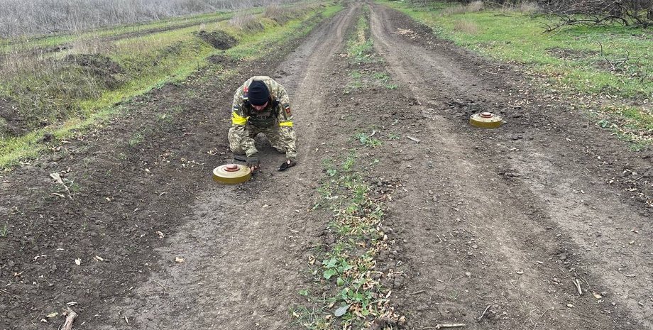 оккупанты заминировали дороги, минная опасность, освобождение Херсона, мины в Херсонской области, гранаты К-51