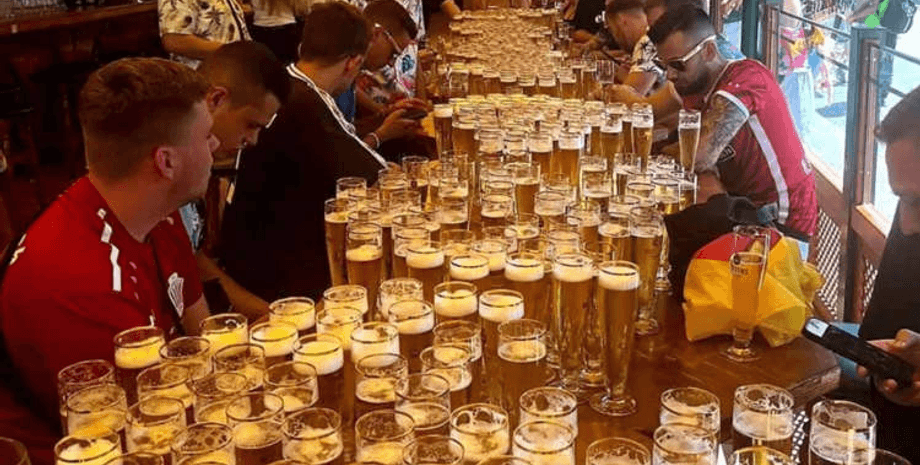 Туристы выпили 1254 бутылки пива, немецкие туристы, отдых в Испании, мировой рекорд, выпили много пива, пьяный туризм