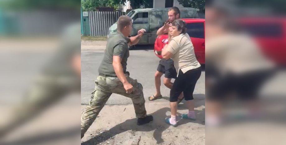 Бойцы в Мерефе, бойцы военные Мерефа, бойцы военные 10 июня, драка ТЦК 10 июня, 10 июня Харьковская область ТЦУ, скандал ТЦК 10 июня