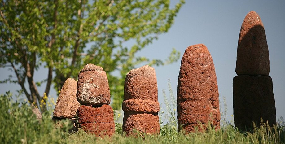 дракон, камень, захоронение, дети, археологи, археология, Армения, ДНК, резьба, младенцы, связь, родственники, сестра