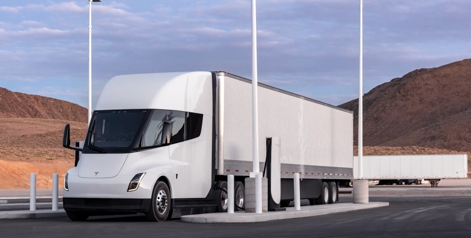 Tesla Semi, податок на вантажівки, вантажні електромобілі