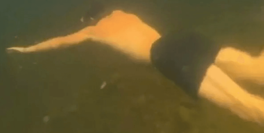 Моторошна знахідка, блогер, тіктокер, пірнали у воду, стрибали зі скелі, загубила каблучку, хотів допомогти подрузі, соцмережі