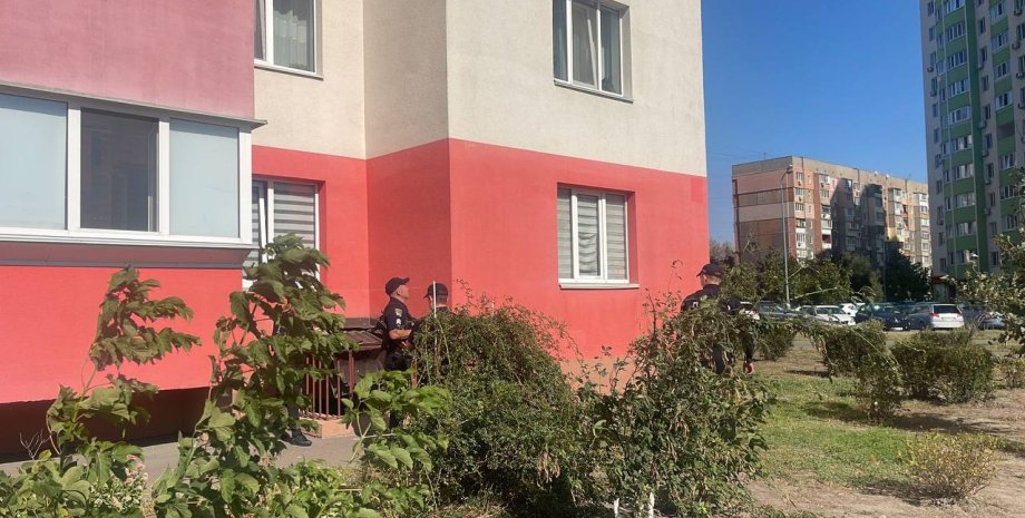 В Броварах з вікна випала жінка Бровари, жінка, медична допомога