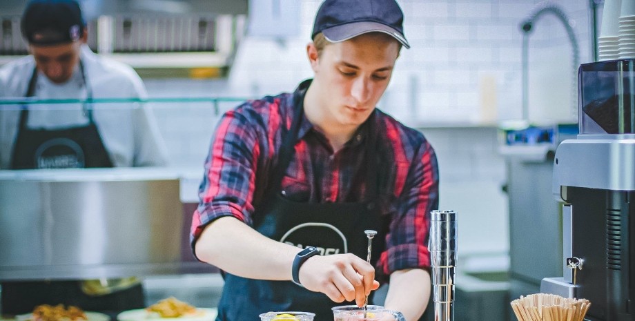 Зарплаты, рынок труда, война Зарплаты, рынок труда, война