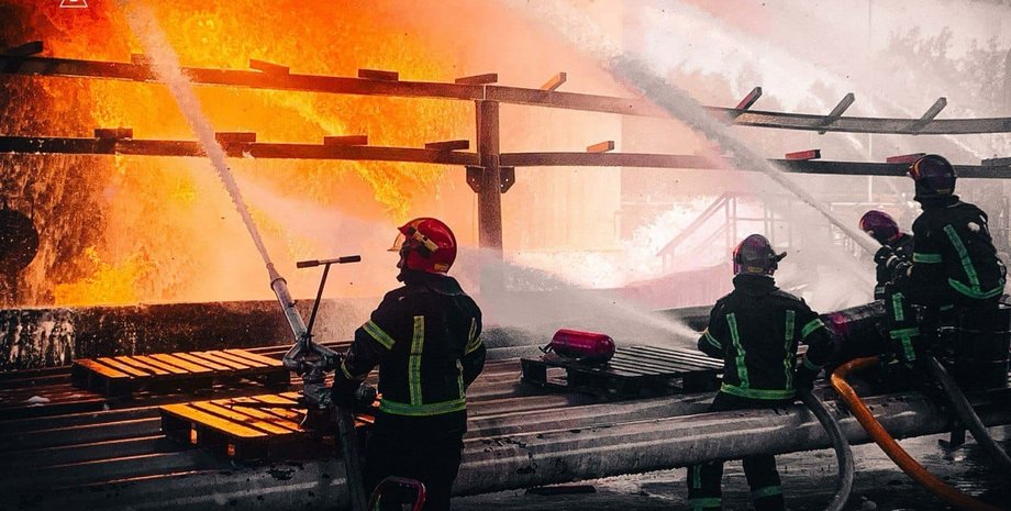 пожар, обстрелы украины, обстрелы россиян, киевская область