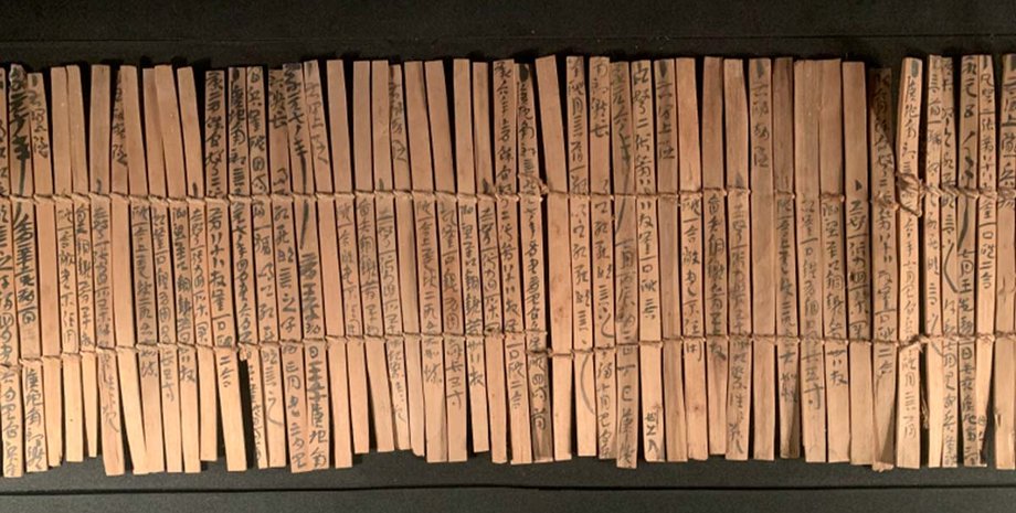 історія, бамбук, таблички, дощечки, Китай, література, звичай, тексти, дослідники, вчені, дослідження, наука, музика, філософія, ноти, людина, обряд, Конфуцій, період воюючих царств, Цинь, відкриття, езотерика, знання