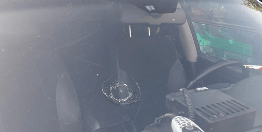 автомобиль польских пограничников, следы от выстрела по автомобилю польских пограничников