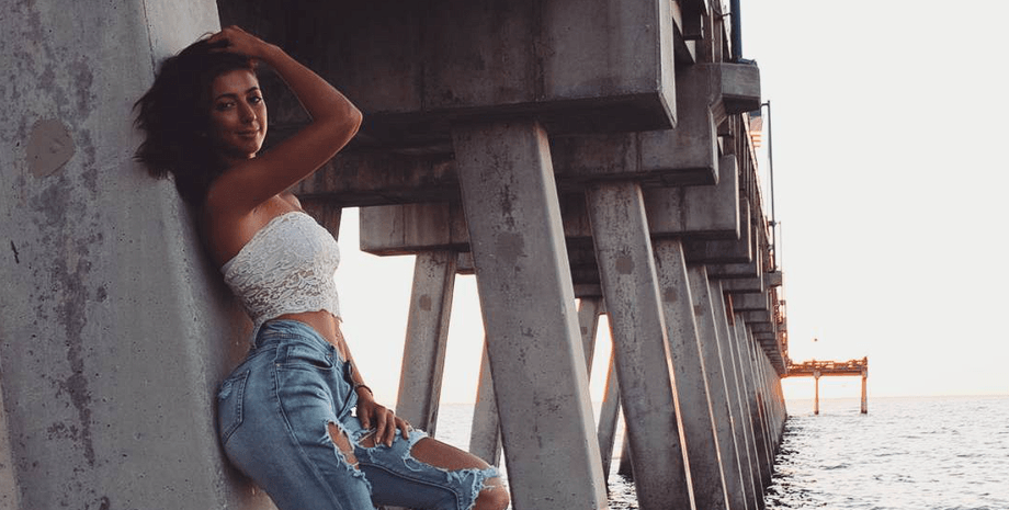 Модель OnlyFans, пикантные фото, контент для взрослых, подписчики, приняла христианство, крещение, OnlyFans, отец пастор, религия