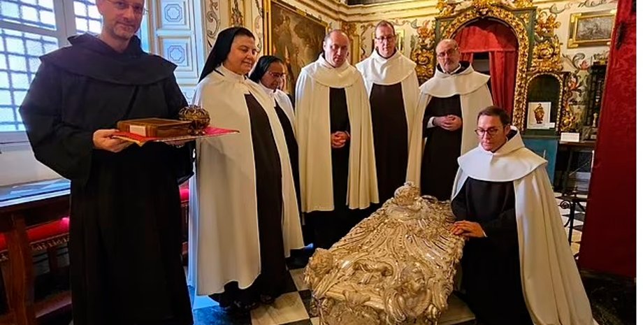 святая тереза, испания, гроб с телом