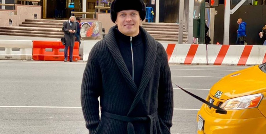 Александр Усик в Нью-Йорке перед боем Ломаченко - Комми