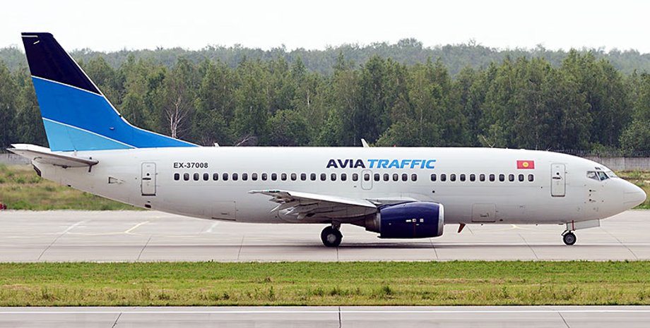 самолет, бомба на борту, кыргызстан, авиа траффик, война в украине, протест