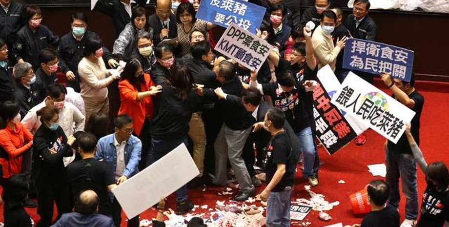 Тайвань, США, депутаты, забросали потрохами, рактопамин