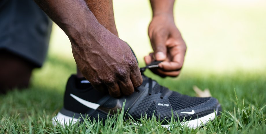 узел на шнурках, как правильно завязывать шнурки, крепкий узел, слабый узел, поломка шнурков, надежное завязывание шнурков, эффективное завязывание узлов, обувь, исследования