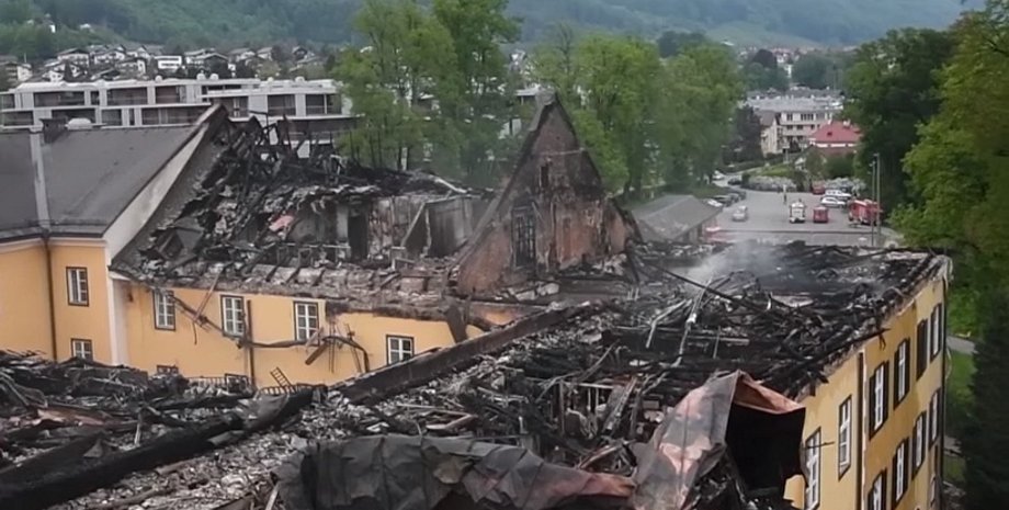 Сгоревший дворец / Фото: YouTube