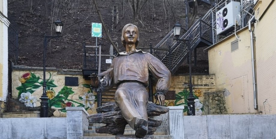 Микола Гоголь, пам'ятник, письменник, Київ, Поділ, Андріївський узвіз