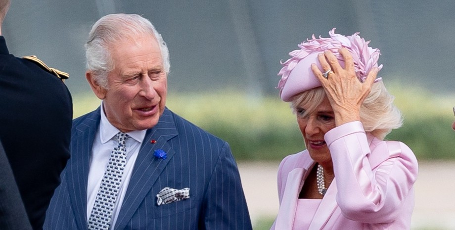 Король Чарльз ІІІ та королева Камілла у Франції, королева камілла стиль, капелюшок королеви камілли, візит у Францію