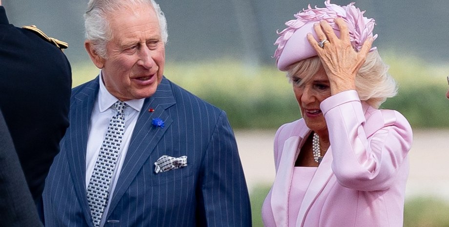 Король Чарльз ІІІ та королева Камілла у Франції, королева камілла стиль, капелюшок королеви камілли, візит у Францію