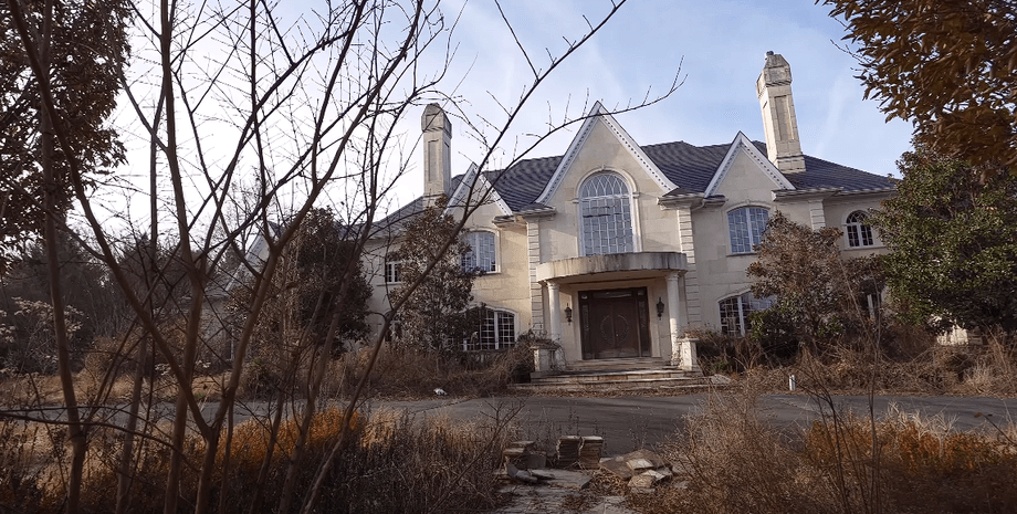 Покинутий особняк, зірка НБА, розкішний будинок, дорогі речі, залишив машини, покинув будинок поспіхом, міські дослідники