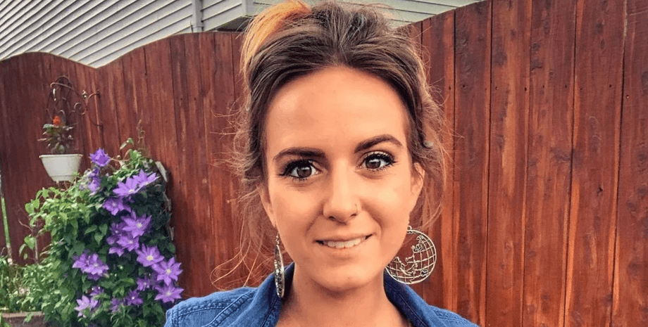 Жінка розповідає про регулярні зустрічі з НЛО і загадковими світловими об'єктами