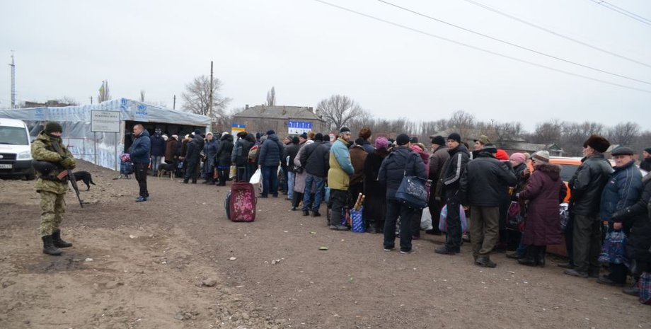 Очередь на КПВВ "Майорск" / Фото: Радио свобода