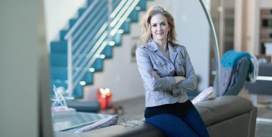 Мільйонерка Кейтлін Пайл, продала особняк, продала все, кинула старе життя, купила фургон, життя на колесах, подорожі