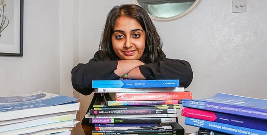 Сдала 23 экзамена уровня A с наивысшими баллами и поступила в Оксфорд