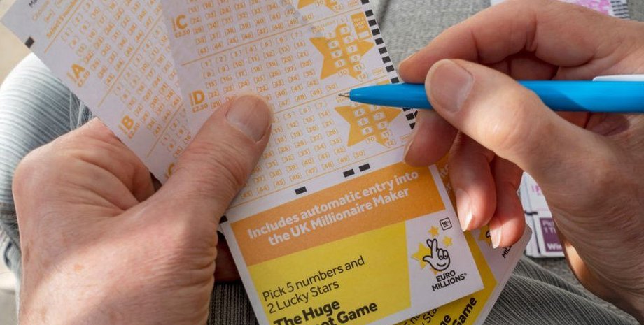 Денежный приз, лотерея, лотерейный билет, розыгрыш, не поверил выигрышу, миллион гривен, шутка