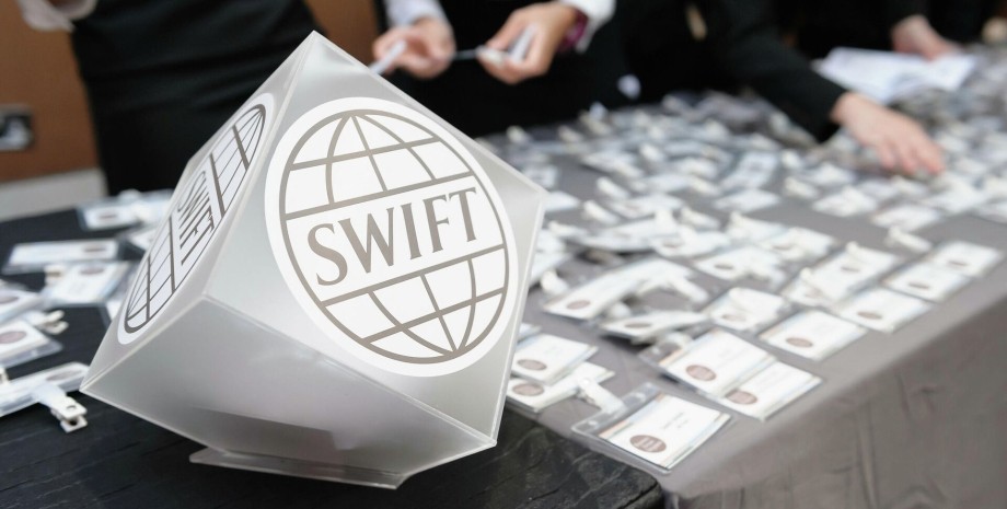 у Росії вирішили заборонити SWIFT, від якого їх уже відключили