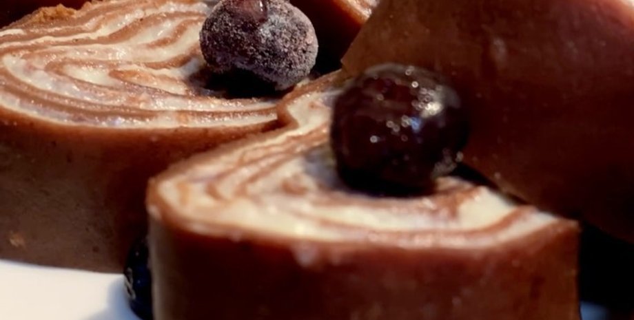 рулет, млинці, заварний крем, вишня, десерти