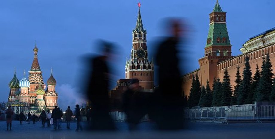 Люди на Красной площади в Москве
