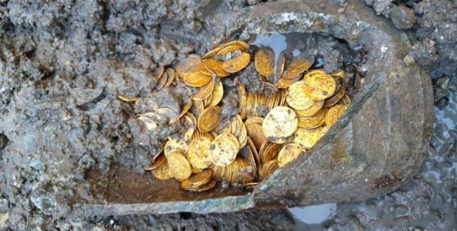 Остатки амфоры с монетами. Фото: министерство культурного наследия Италии
