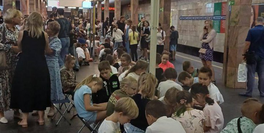 У Києві та області зранку 2 вересня триває повітряна тривога через масований запуск дронів