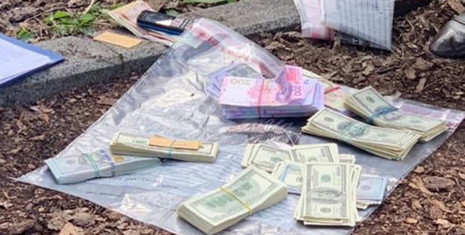 Гроші, обшук, Київ