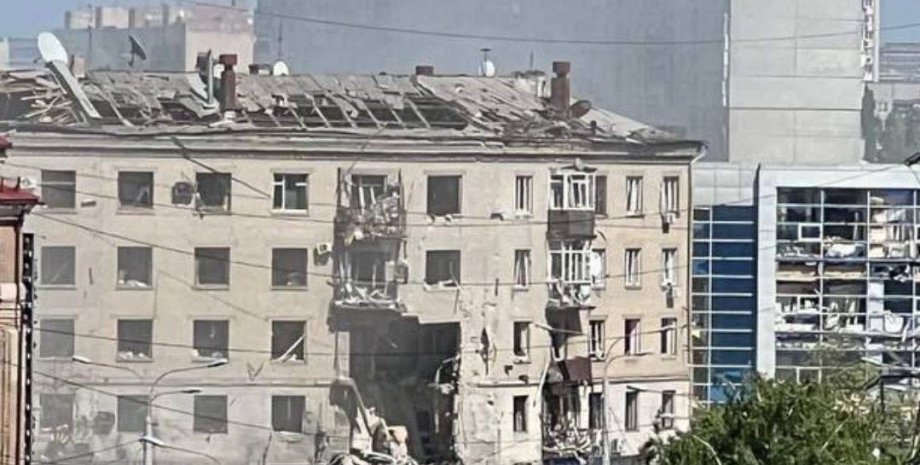 Російська бомба влучила в житловий будинок у Харкові війна, харків, обстріли, руїни