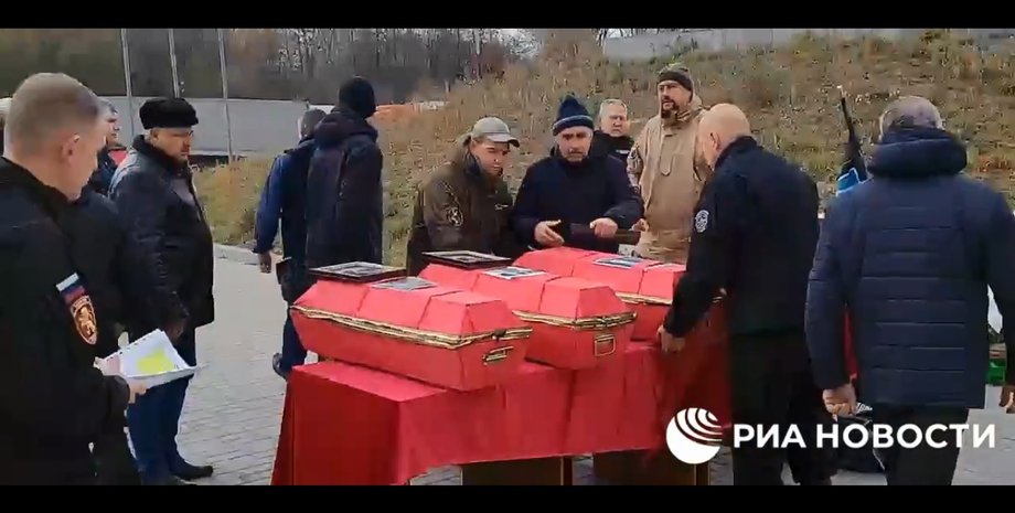 Україна і Росія обмінялися останками бійців Червоної армії