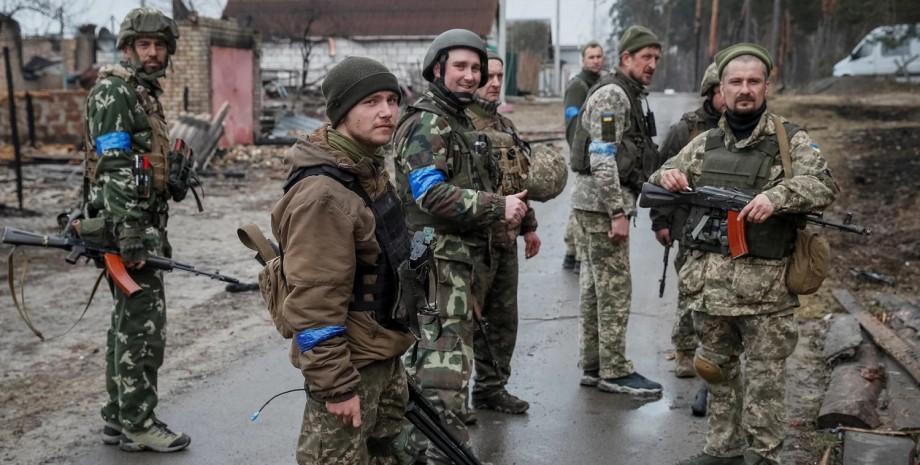 Бойцы ВСУ освобождают населенные пункты Украины