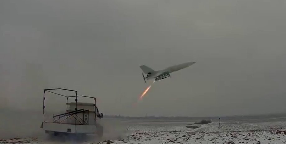 Дрон, бпла, дрон у польоті, запуск дрону