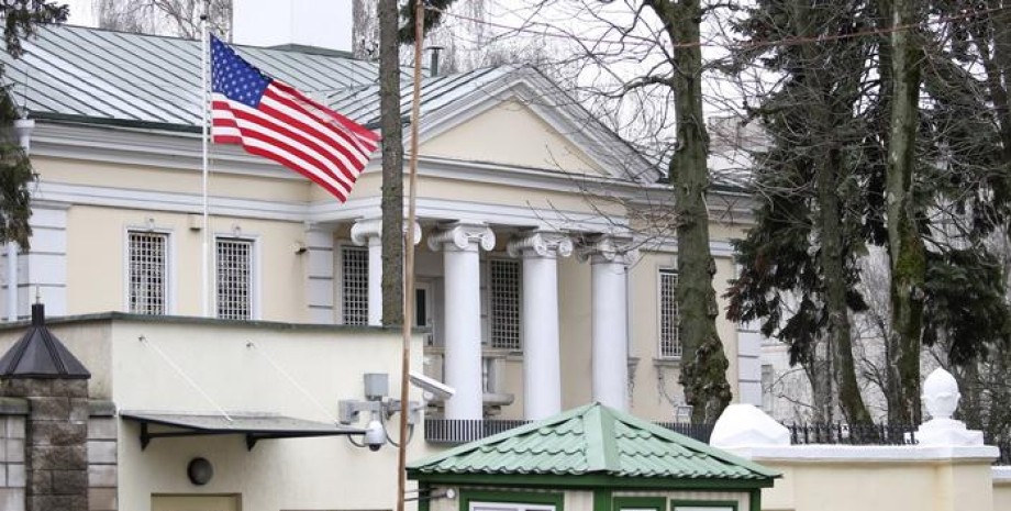 эвакуация дипломатов из Беларуси, американские дипломаты покидают Минск, семьи дипломатов вывозят из Минска