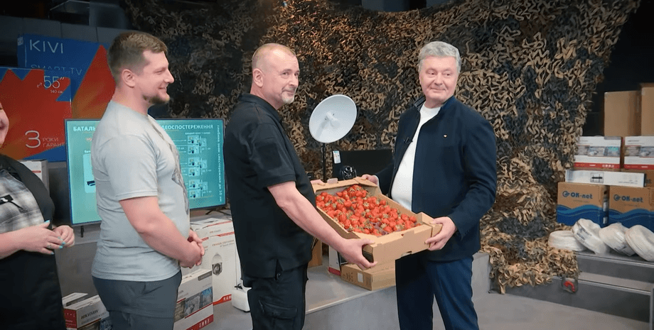порошенко, донбасс, клубника, петр порошенко, порошенко клубника, всу, клубника от порошенко, клубника на фронт, военные
